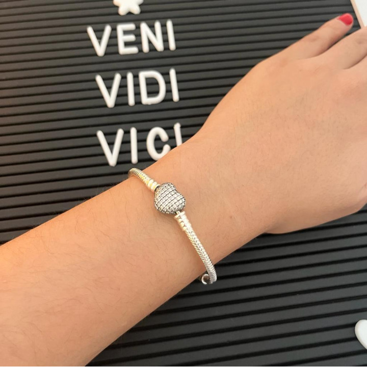 Brazalete tipo Pandora corazón