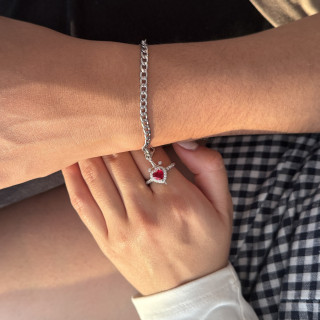 brazalete y anillo corazón y espada