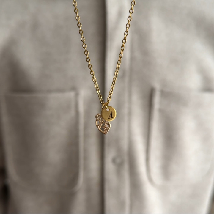 Collares corazón anatómico con inicial