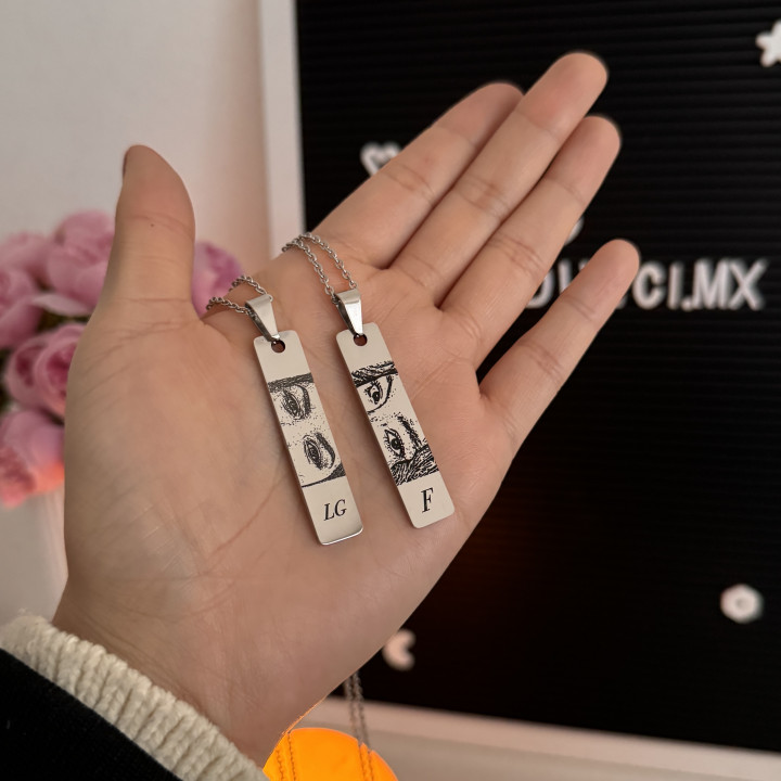 Collar mirada grabado