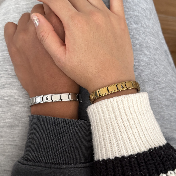 Brazaletes italianos con inicial