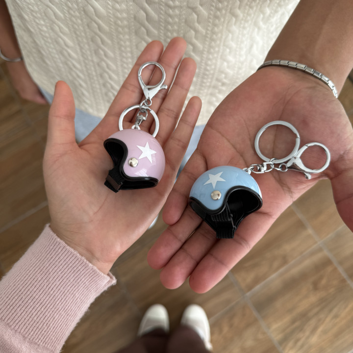 Dúo de llaveros casco