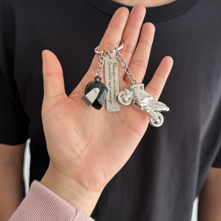 Llavero maneja con cuidado moto y casco