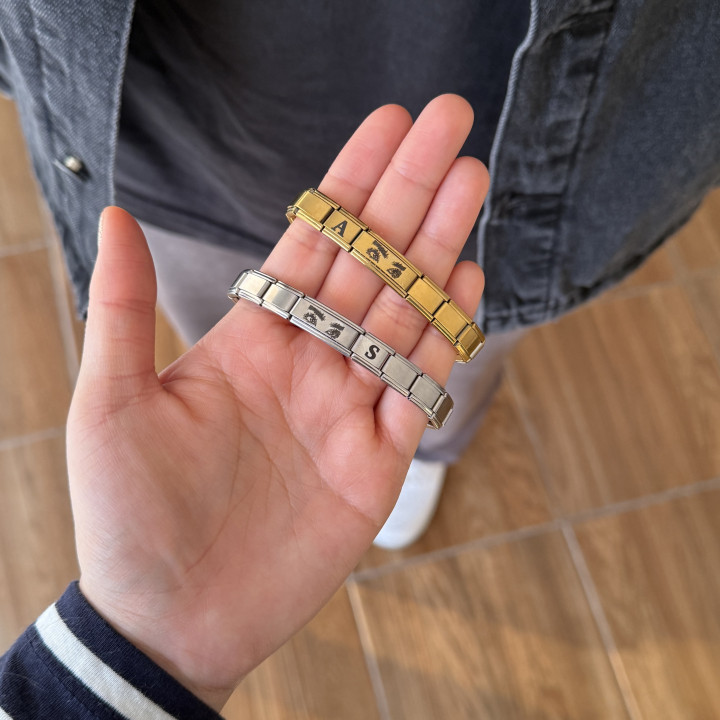 Brazalete italiano con inicial y mirada