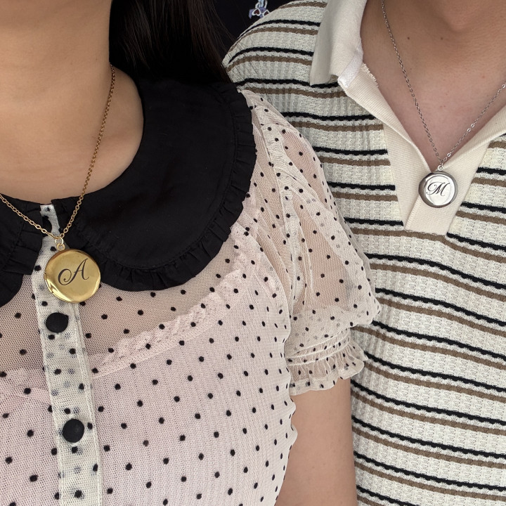 Relicario circular con grabado