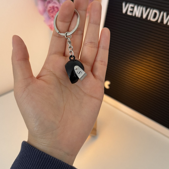 Llavero casco con inicial