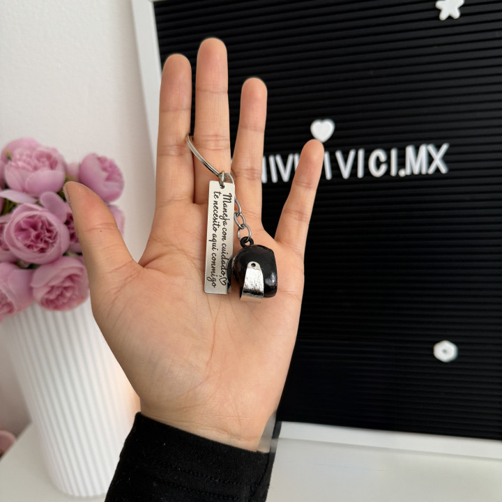 Llavero maneja con cuidado casco o moto