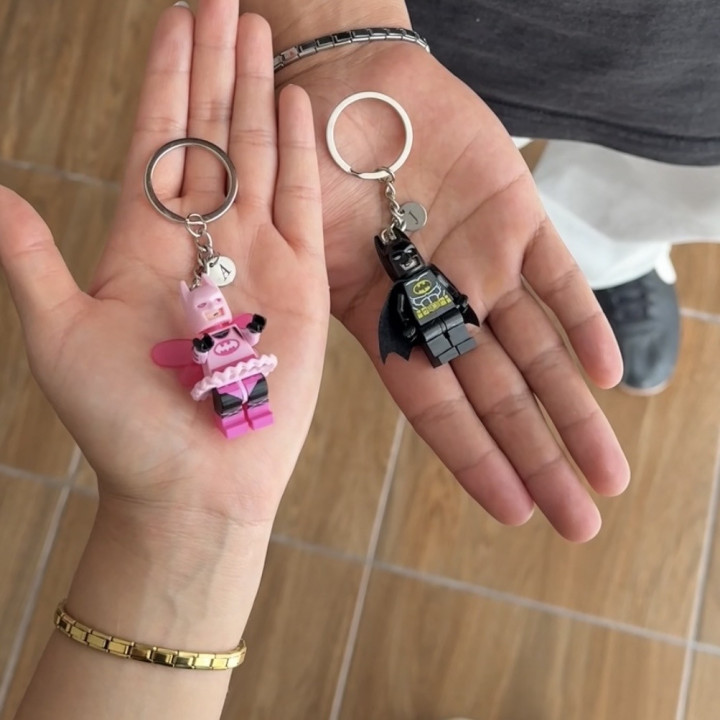 Llavero lego Batman con iniciales