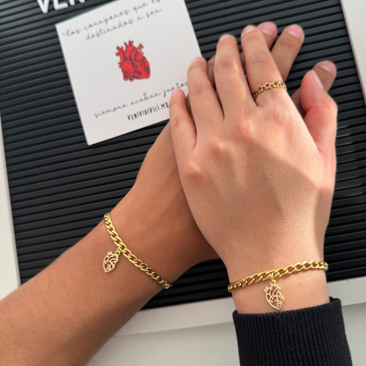 Dúo de brazaletes corazón anatómico
