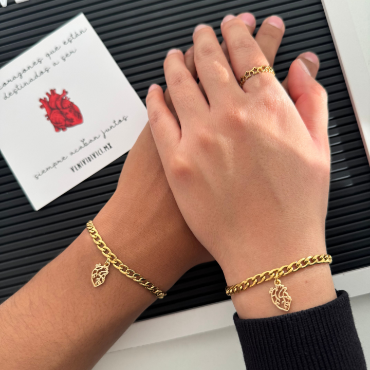 Dúo de brazaletes corazón anatómico