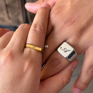 Dúo de anillos iniciales