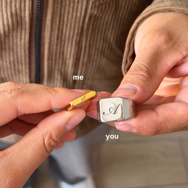 Dúo de anillos iniciales