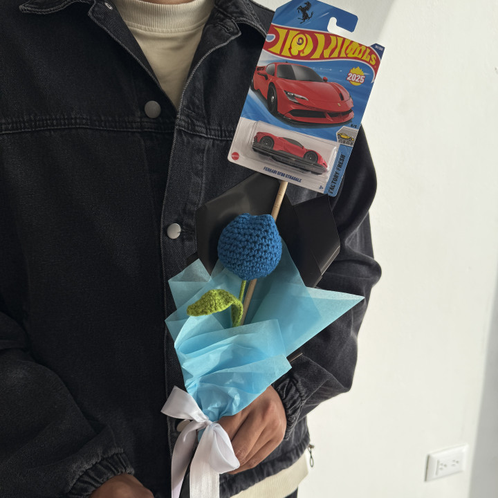 Flor crochet con coche