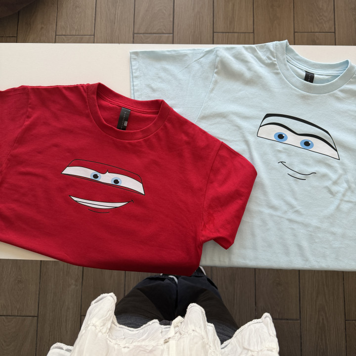 Dúo de playeras Cars Sally y Mcqueen