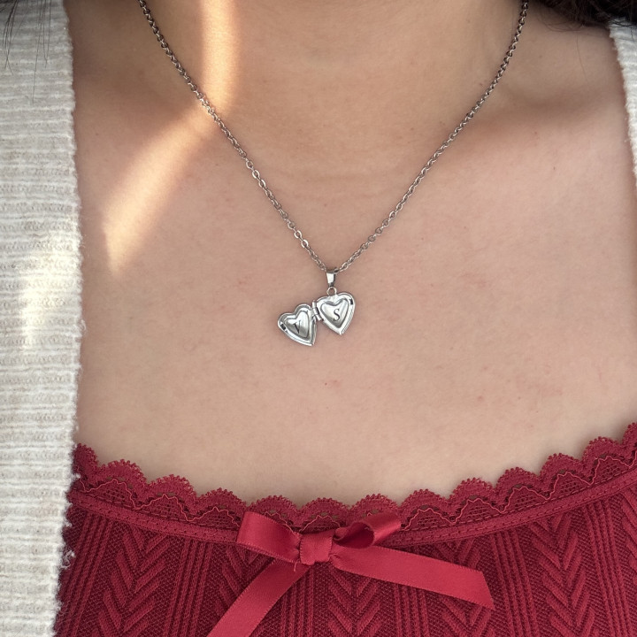 Dúo de relicarios mini corazón