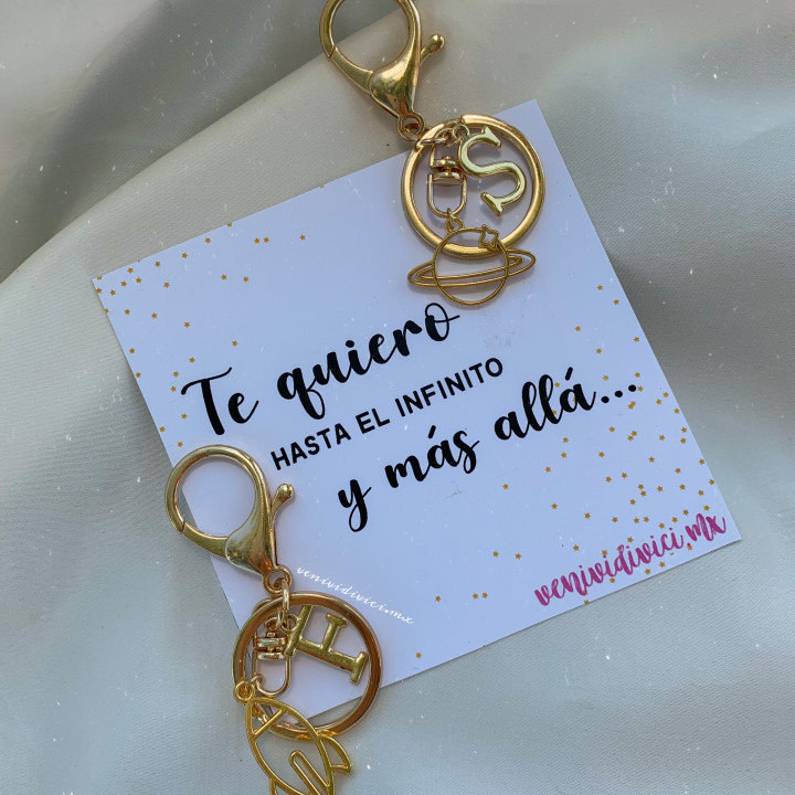 Al infinito y más allá llaveros♡