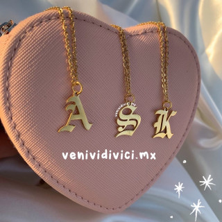 Inicial gótica♡
